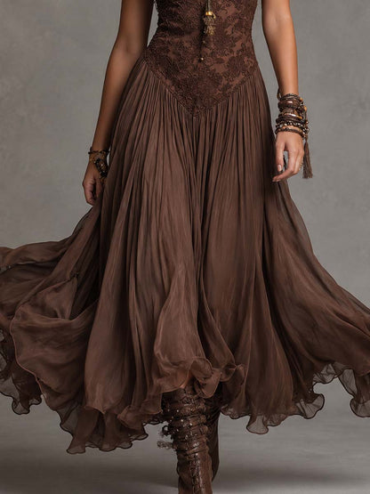 Vestido largo de gasa con paneles de encaje en color marrón oscuro