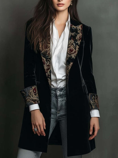 Camilla | Blazer entallada negra con estampado barroco