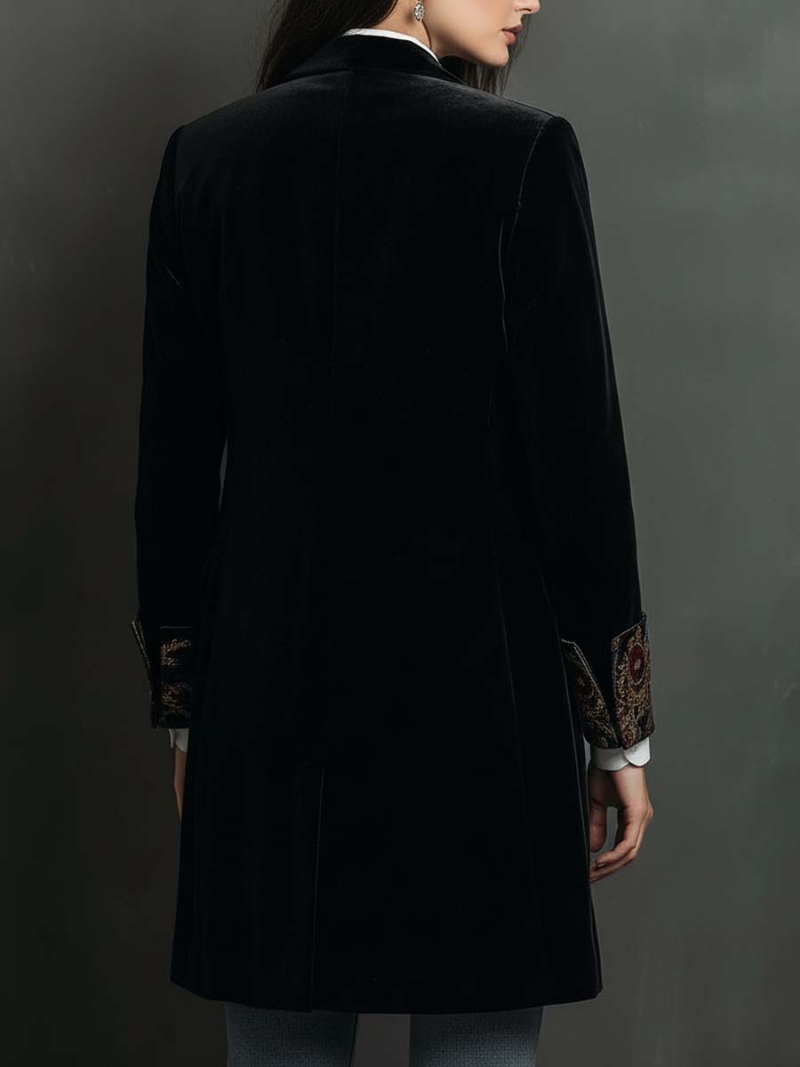 Camilla | Blazer entallada negra con estampado barroco