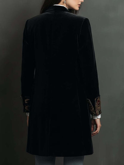 Camilla | Blazer entallada negra con estampado barroco