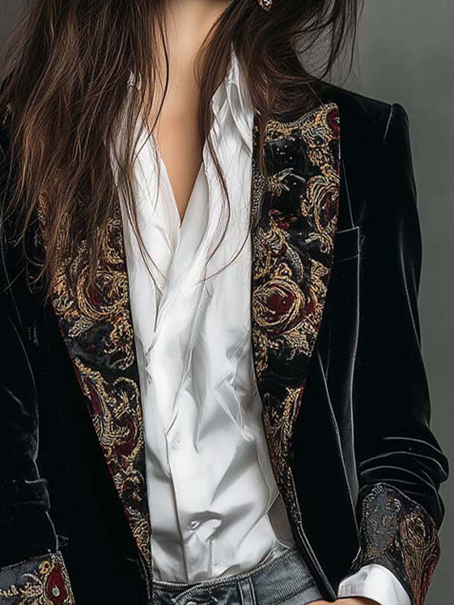 Camilla | Blazer entallada negra con estampado barroco