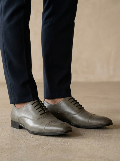 Zapatos de piel de hombre de estilo ejecutivo con puntera puntiaguda