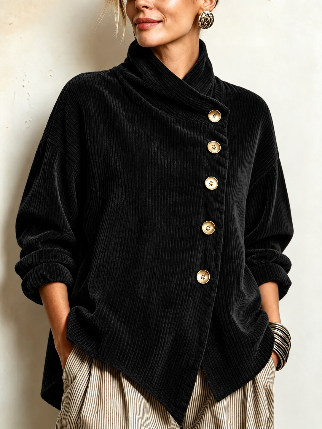 Olivia | Blusa de pana con botones en color negro