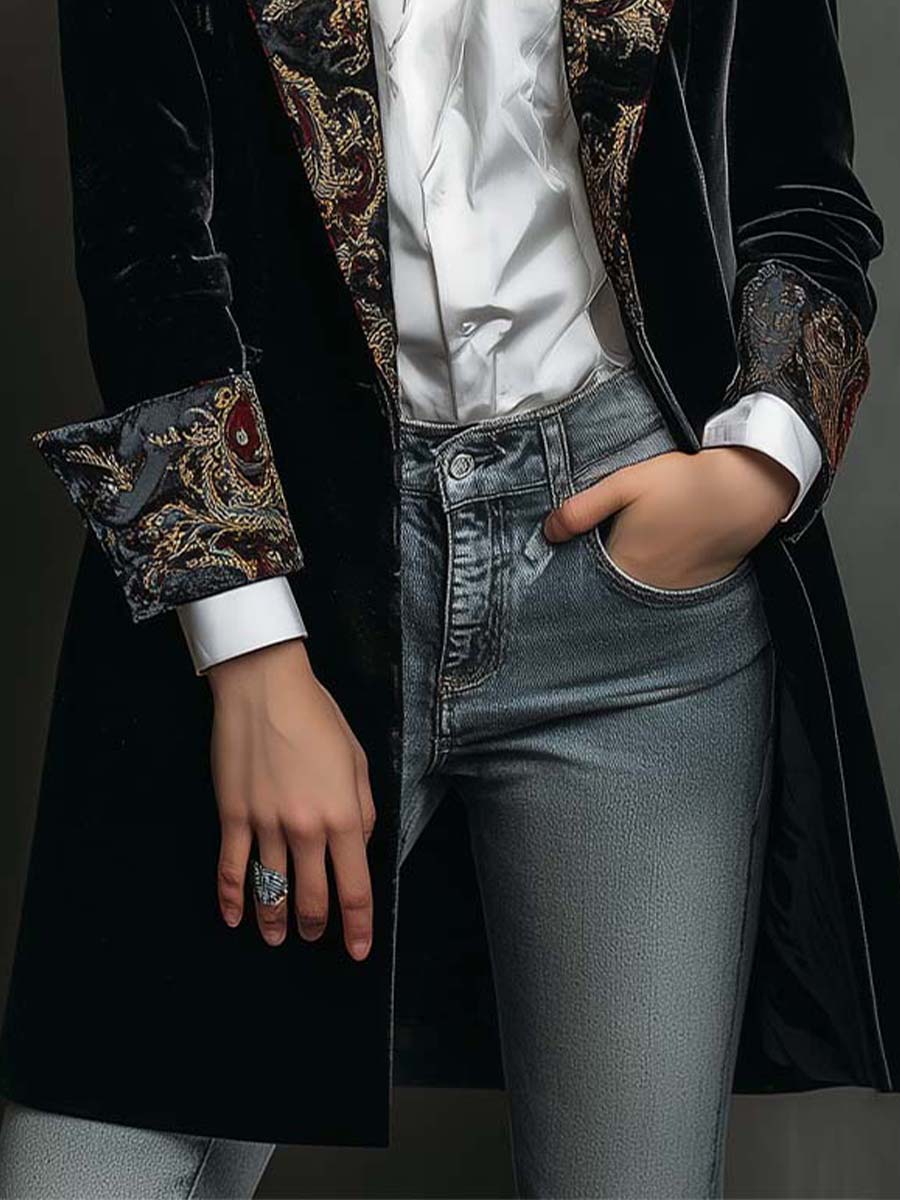 Camilla | Blazer entallada negra con estampado barroco