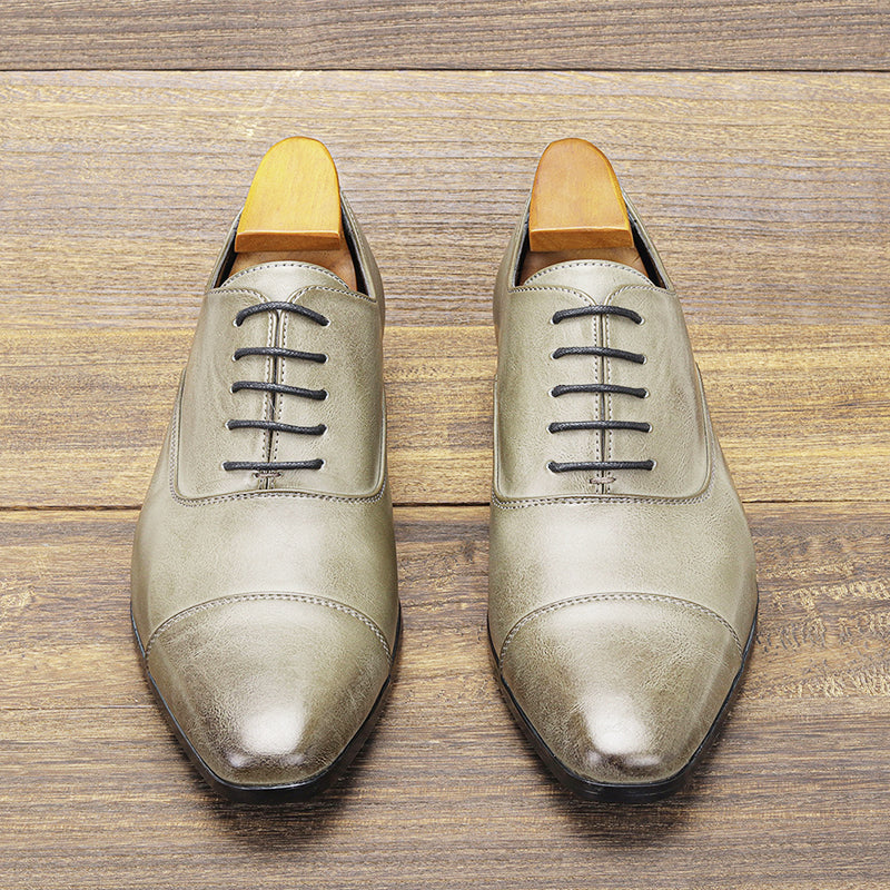 Zapatos de piel de hombre de estilo ejecutivo con puntera puntiaguda